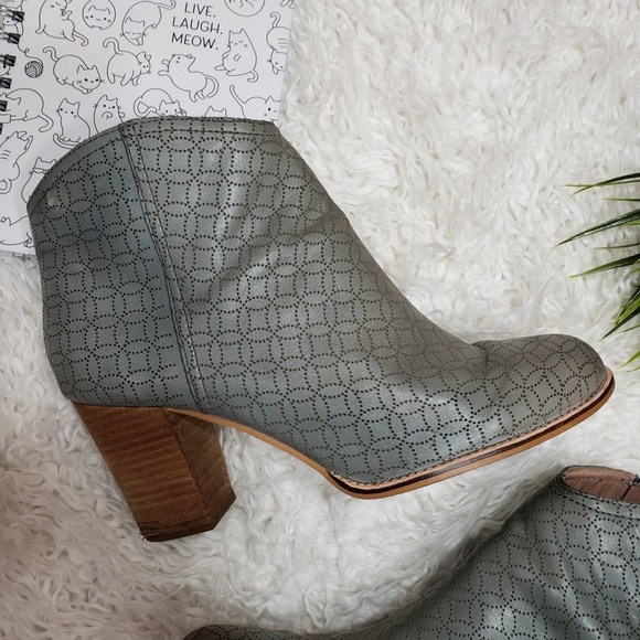 Fossils Leather Blue Chunk Heel Ankle Bootie 8.5 - Picture 5 of 14